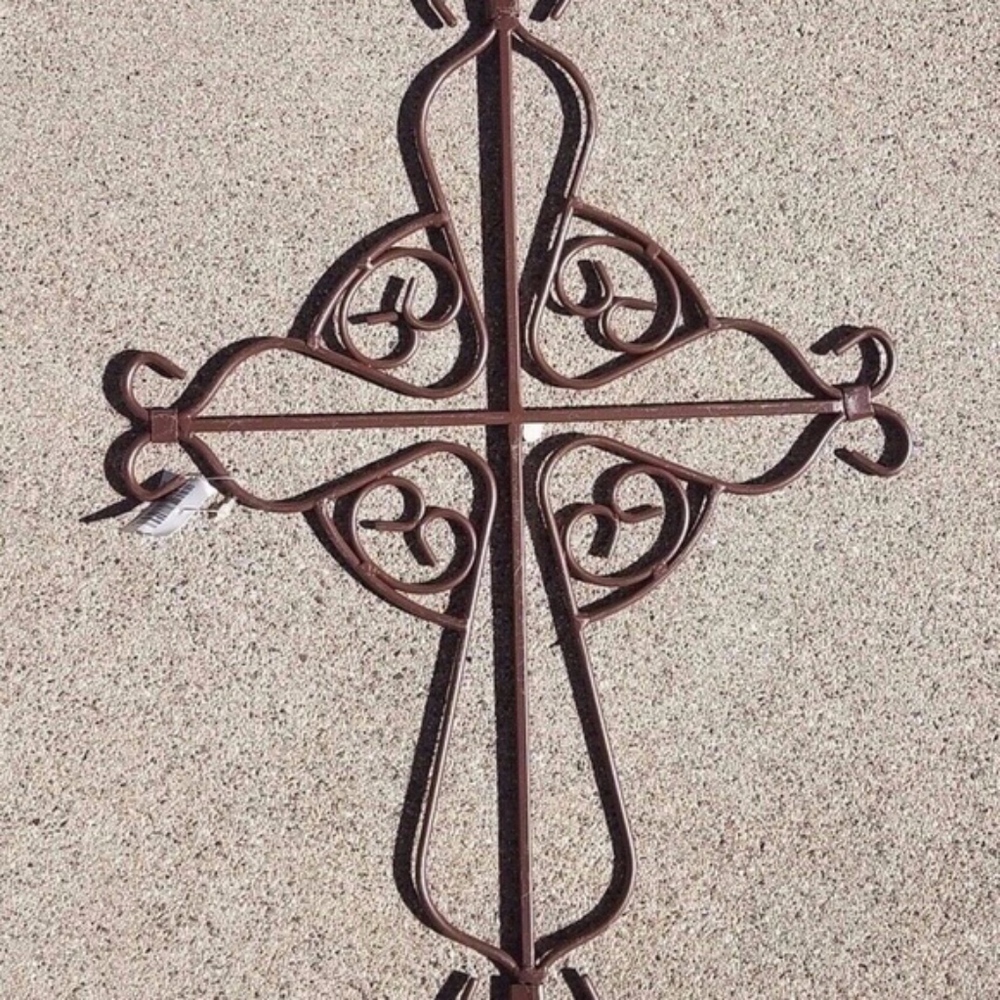 new brown metal curly cross wall decor 12x16in